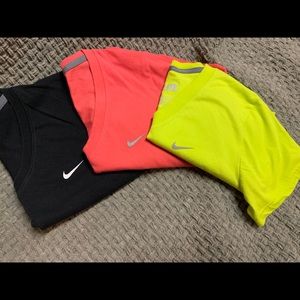 Women’s Nike Friday fit workout shirt bundle
